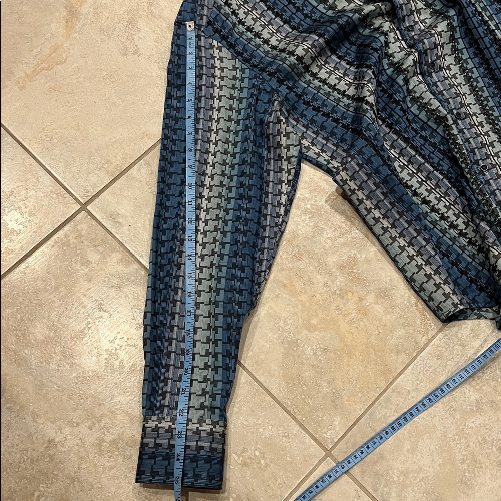 Robert Graham Geometric Button Down Shirt, M - Picture 9 of 11